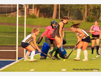 Chelsea Field Hockey Runs by Greenhills