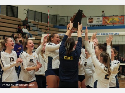 Saline Volleyball Cruises to Second Straight District Title