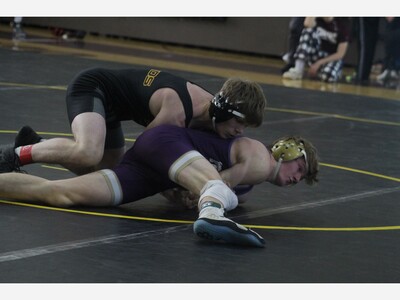 Dexter Wrestlers Split Pair in SEC