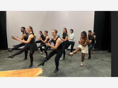 A  White Christmas  takes to the stage at the Encore theater in Dexter