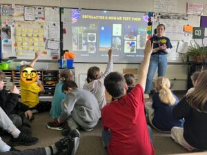 Flight, Space and Rockets Pay a Visit to a School in Milan