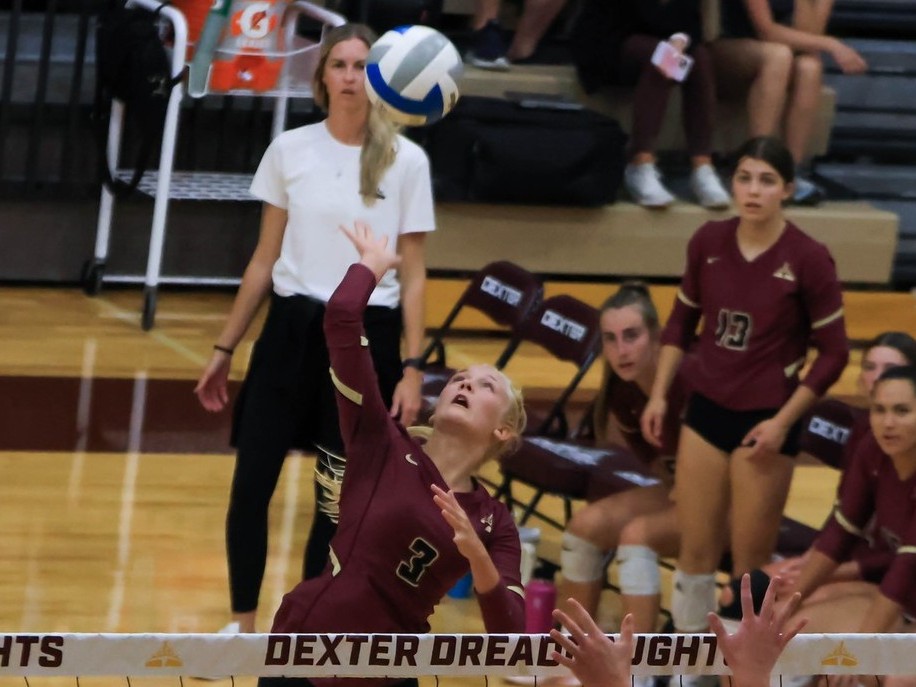 Dexter Volleyball Stays Perfect in SEC Red