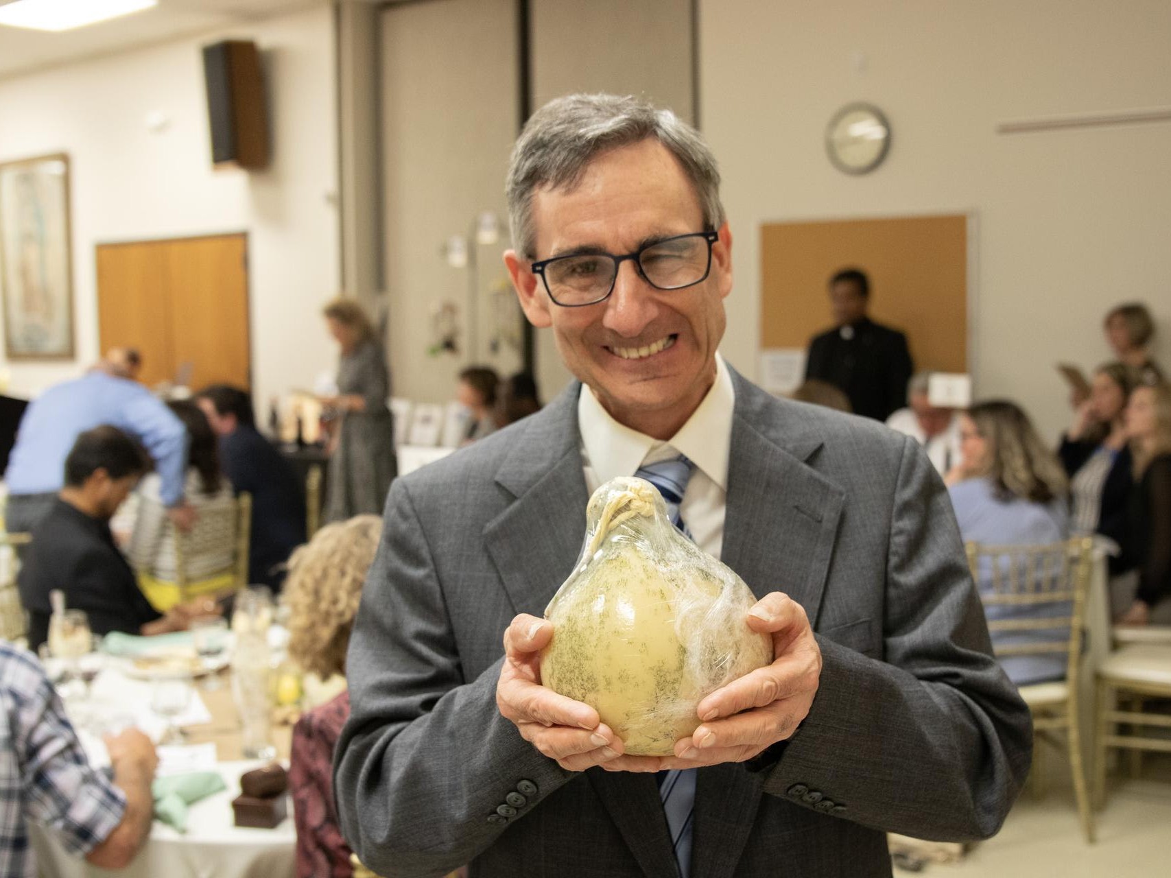 St. Louis Center Announces 38th Annual Fall Dinner Auction
