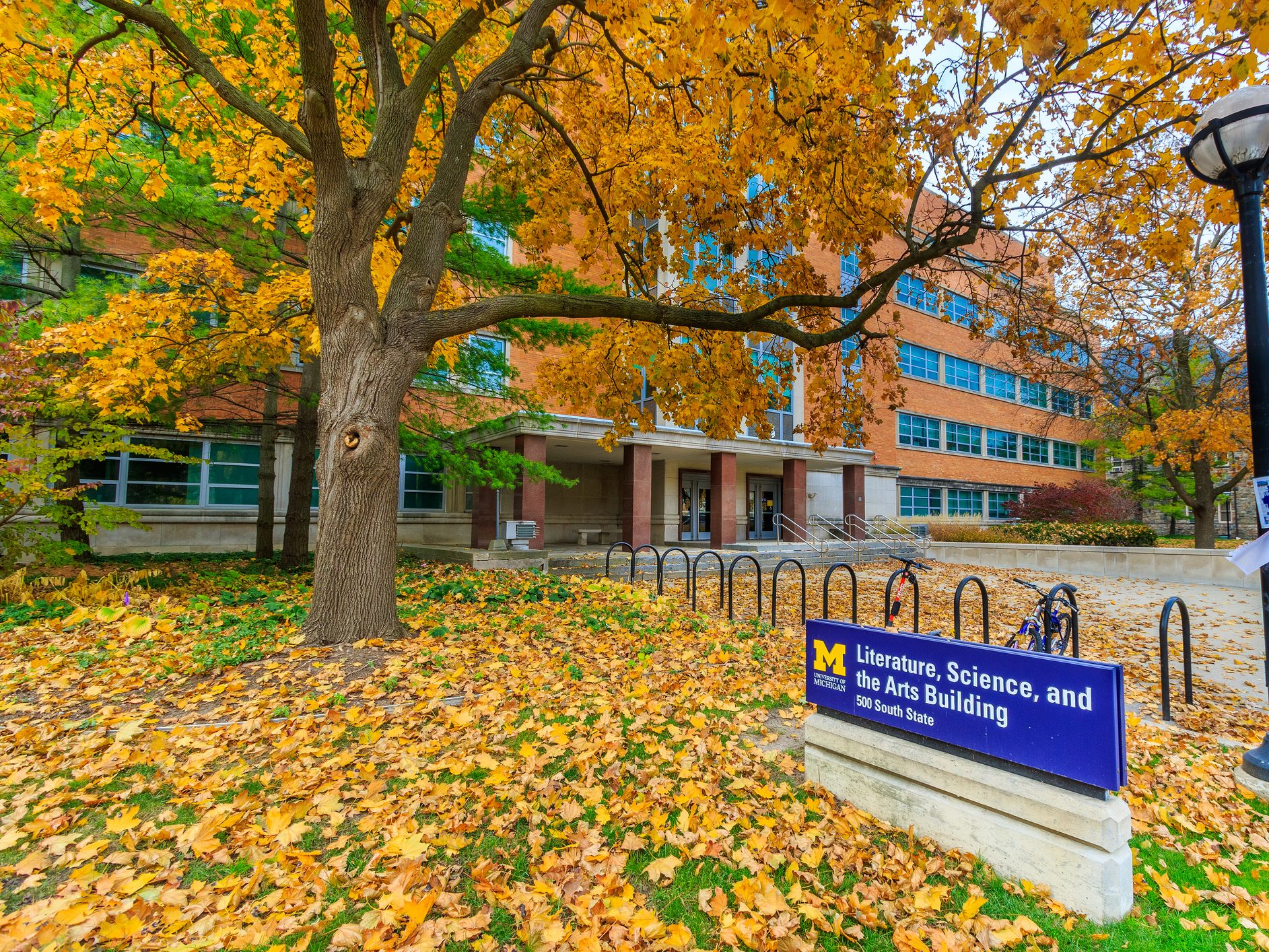 U-M Tops $2.16 Billion in Research as New Initiatives Take Hold