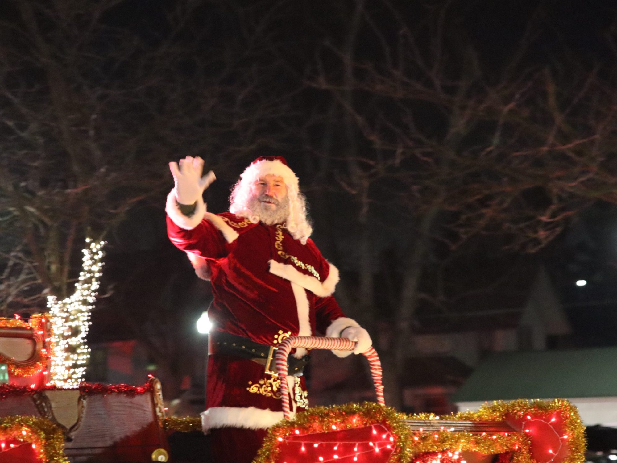 PHOTOS: There’s “Snow Place Like Milan” Holiday Parade