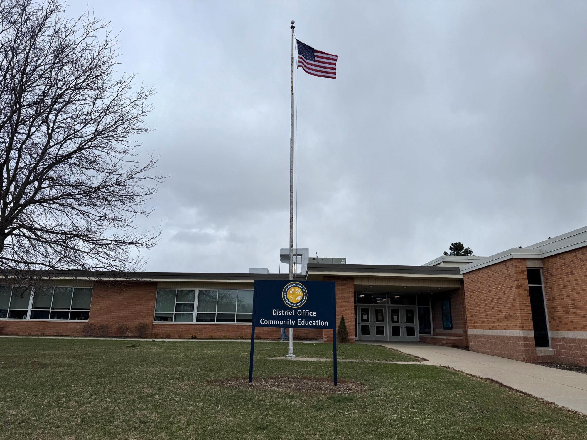 Saline Board Approves Tech Purchases, Budget Changes