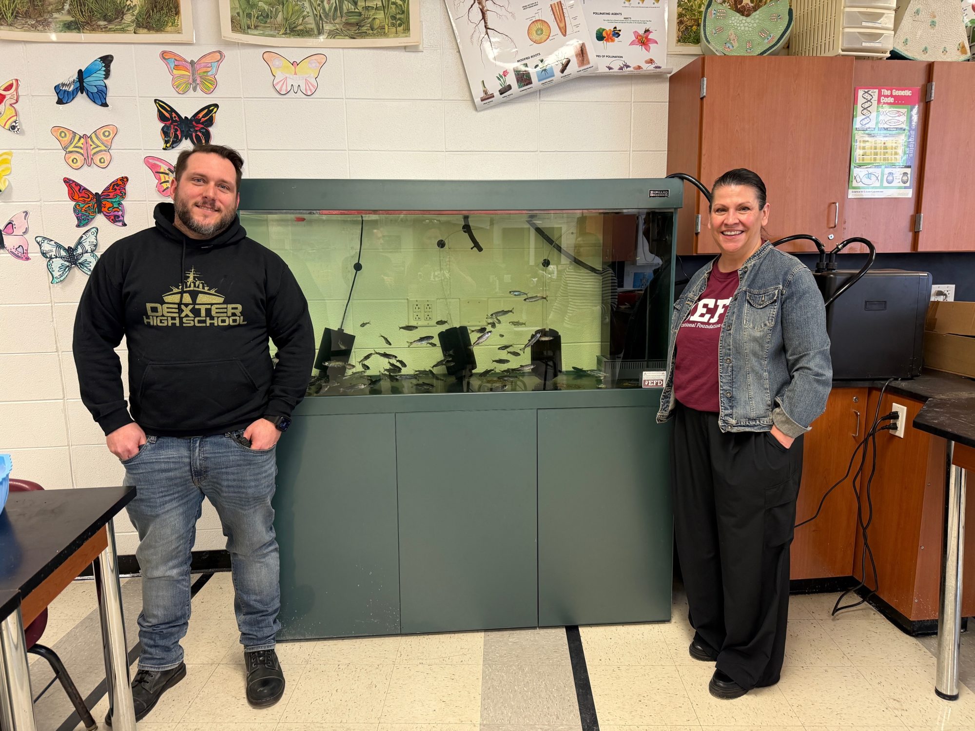 Dexter Students Raise Salmon in Classroom