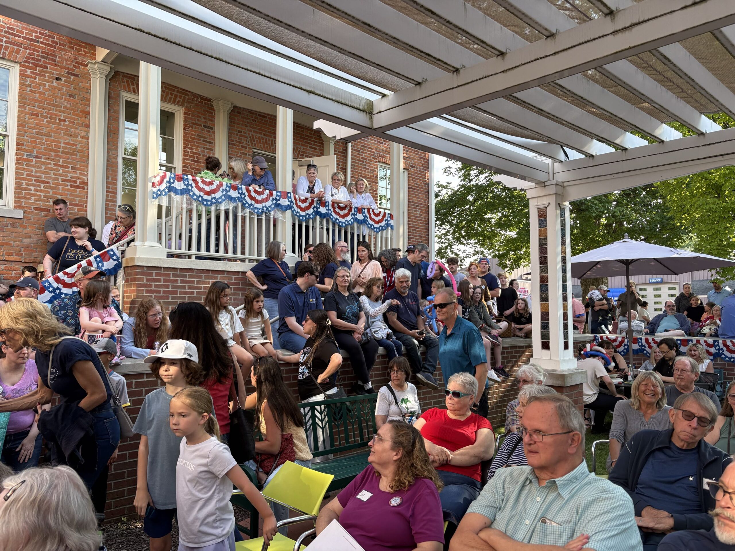 Chelsea Residents Open Bicentennial Time Capsule